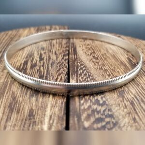 Silver tone framed bracelet B936